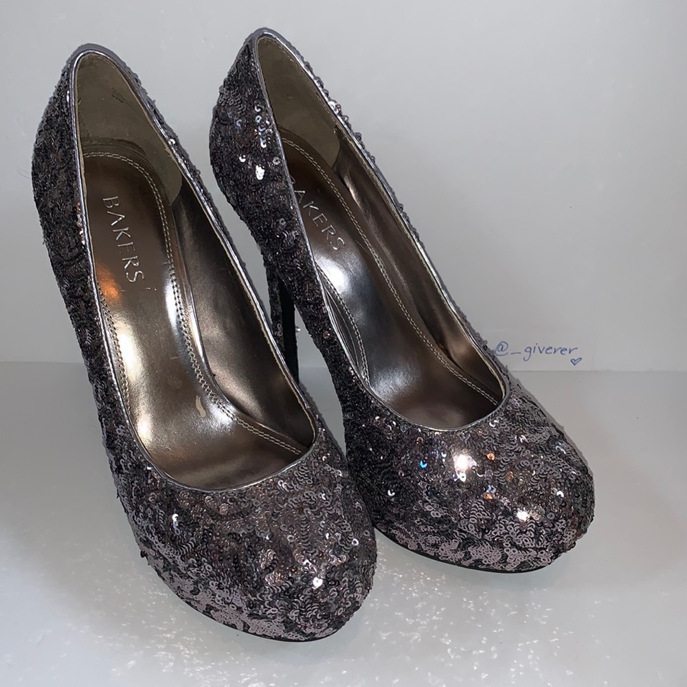 NWOT 9 Bakers Melina Pewter Sequin High Heel Pump